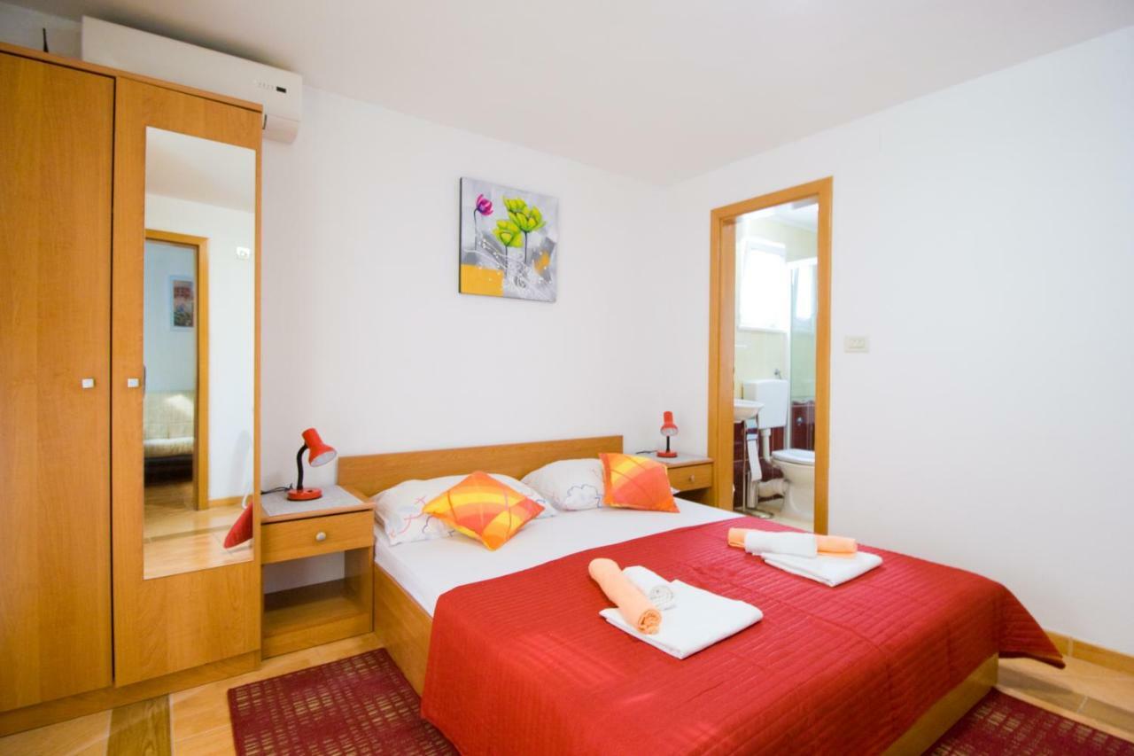 Apartmani Diki Макарска Экстерьер фото