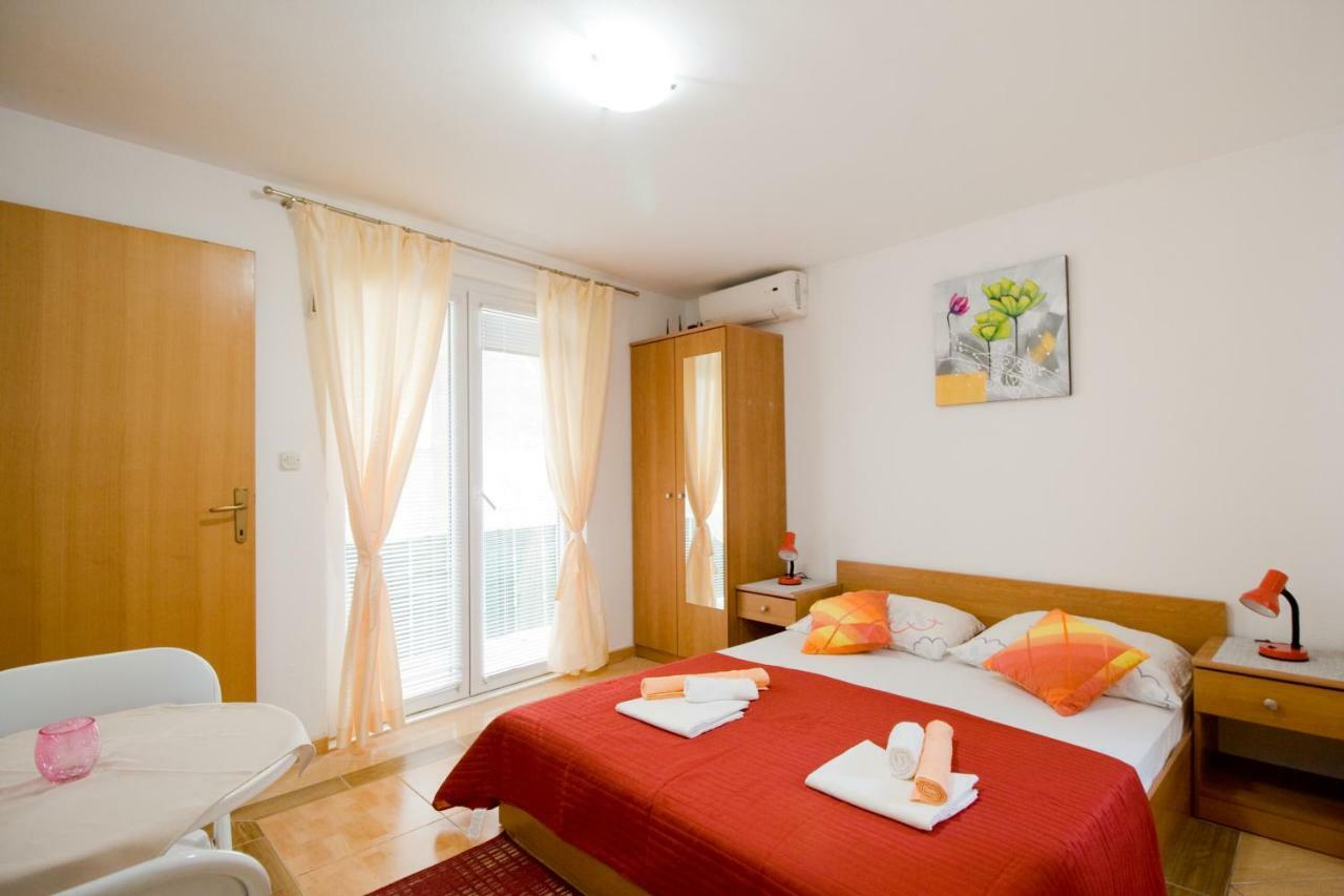 Apartmani Diki Макарска Экстерьер фото