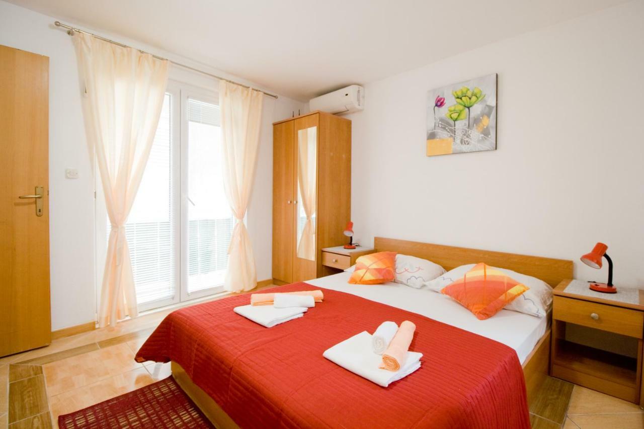 Apartmani Diki Макарска Экстерьер фото
