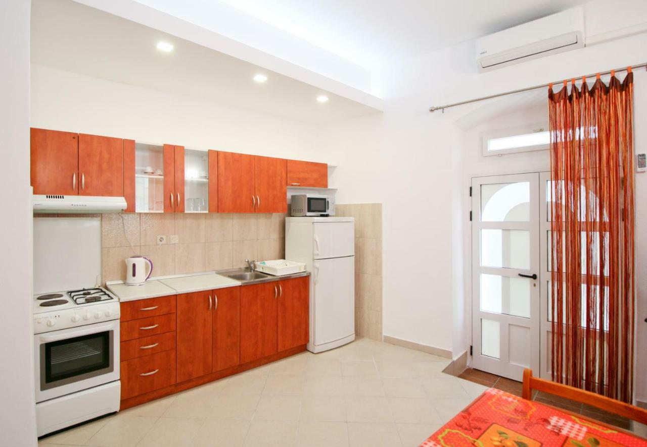Apartmani Diki Макарска Экстерьер фото