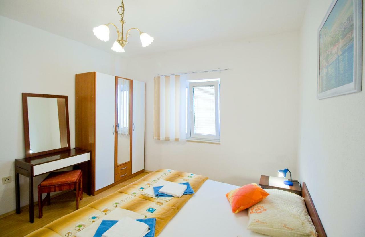 Apartmani Diki Макарска Экстерьер фото