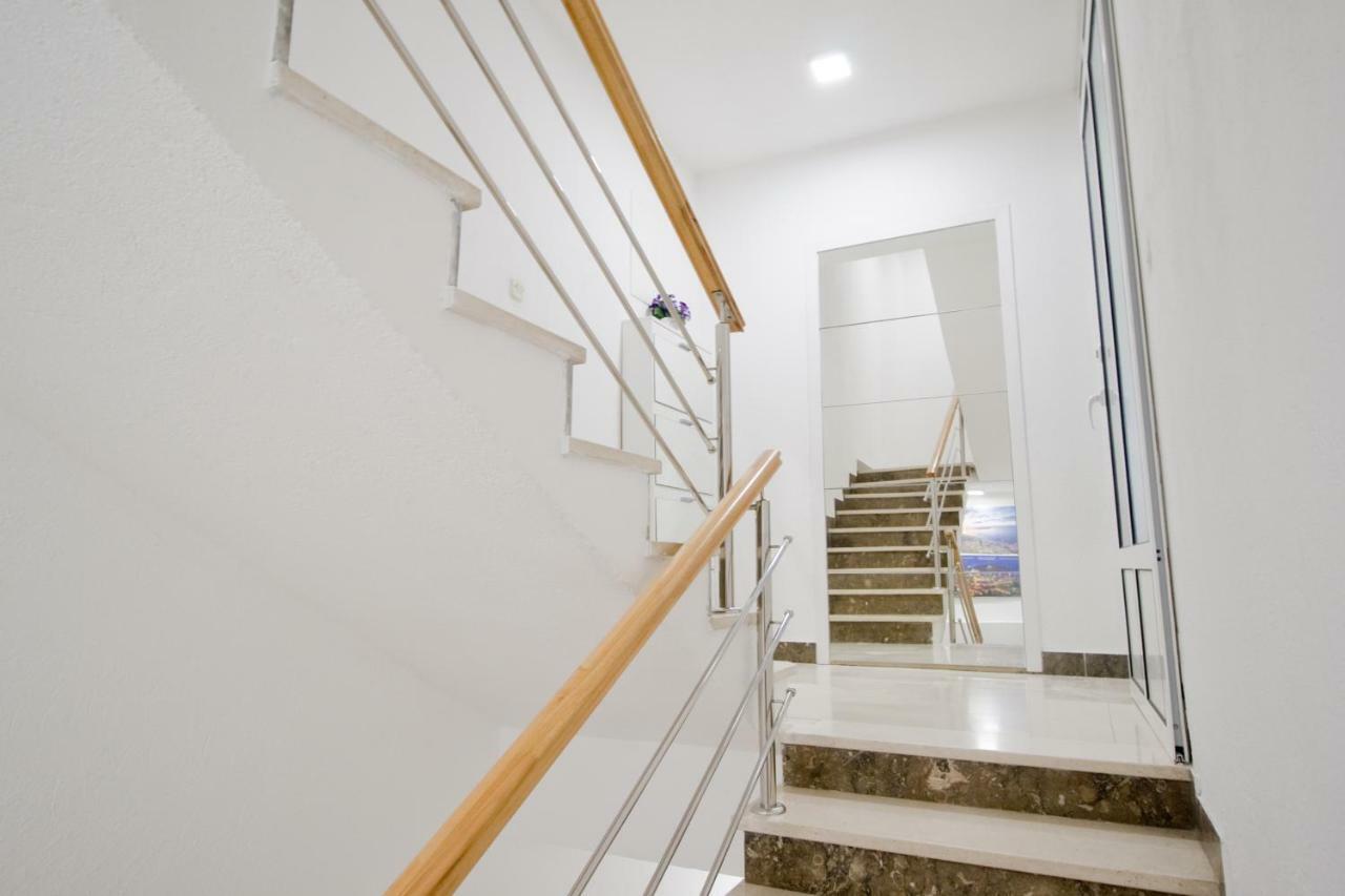 Apartmani Diki Макарска Экстерьер фото