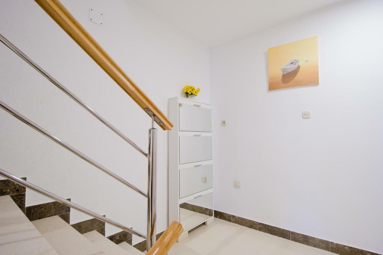 Apartmani Diki Макарска Экстерьер фото